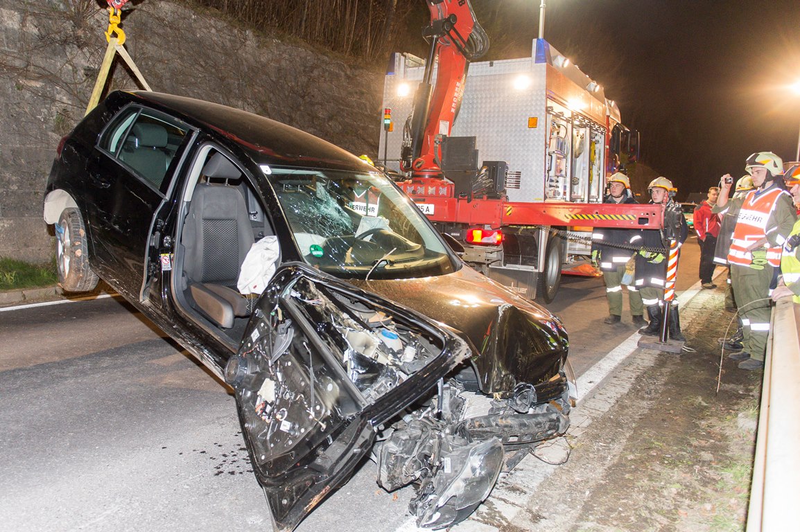 PKW Bergung auf der B140, Leonstein, 14 April 2015