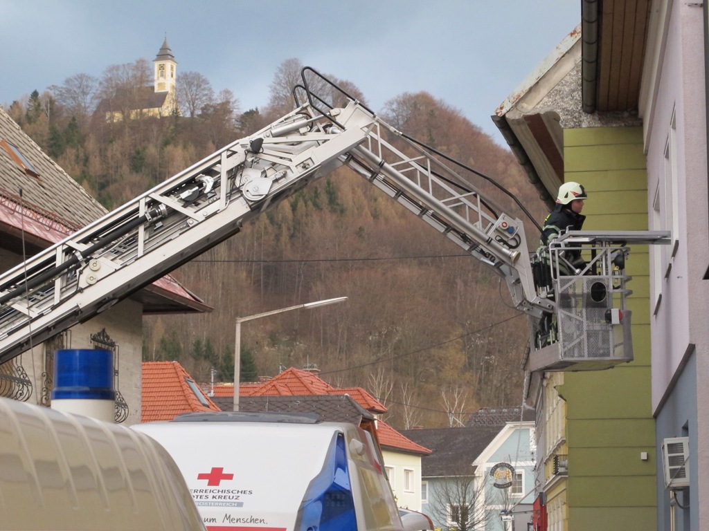 Personenrettung aus dem 1. Stock, 11 04 205