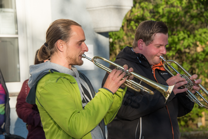 Der Maibaum steht – Micheldorf Ortsplatz