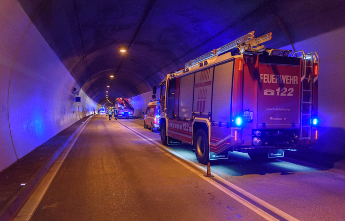 A9 Tunnel Kienberg, Aufräumarbeiten nach Unfall, 27. Nov 2017