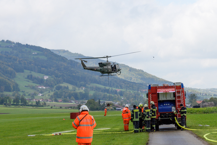 Feuerwehr Flughelfer-Weiterbildung am 2. Okt, Flugplatz Micheldorf