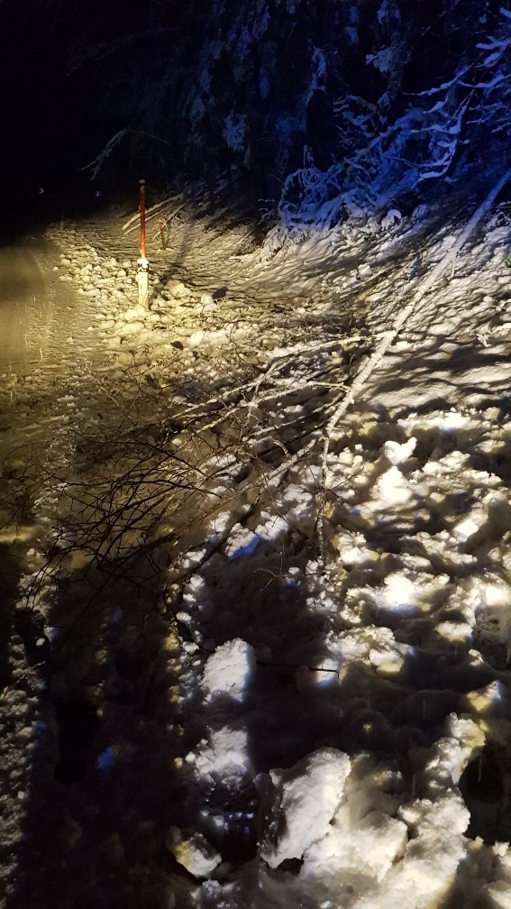 Wintereinbruch sorgt für blockierte Straßen