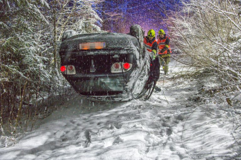 PKW Bergung nach Überschlag auf der B140, 4. Jänner 2019