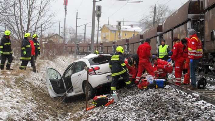 Schwerer Verkehrsunfall in Micheldorf, Bahnübergang Heiligenkreuz, 2. Jänner 2019