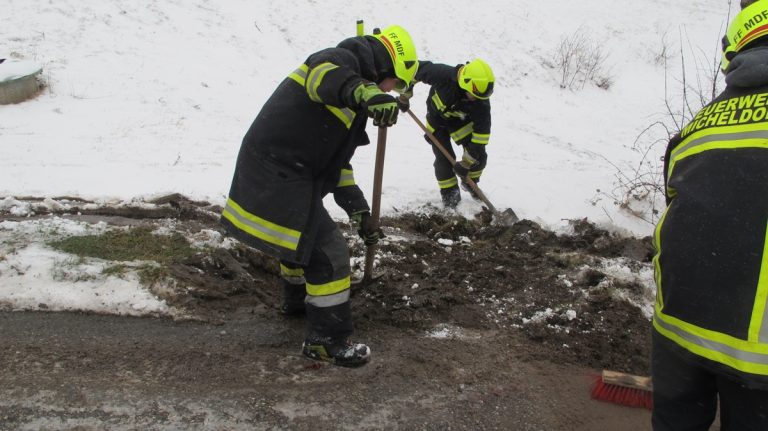 LKW Bergung am Georgenberg, 3. Jänner 2019, Micheldorf