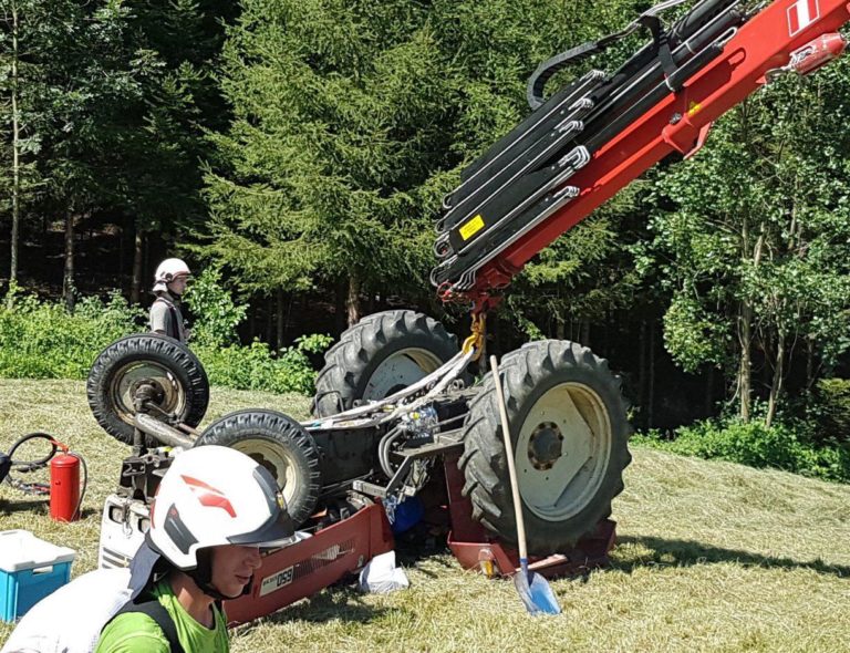 Person unter Traktor eingeklemmt – Personenrettung in Inzersdorf, 24. Juli 2019