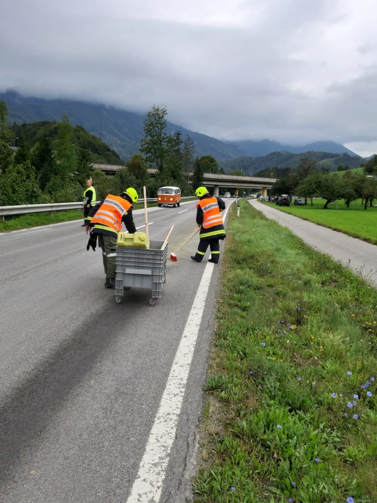 Ausgiebige Ölspur auf der B140 und B138, 6. Sept 2019