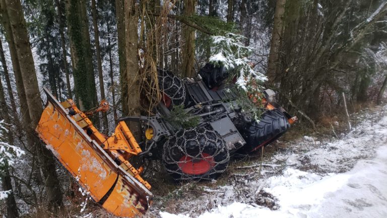 Traktor Bergung in Schlierbach, 10. Dezember 2020