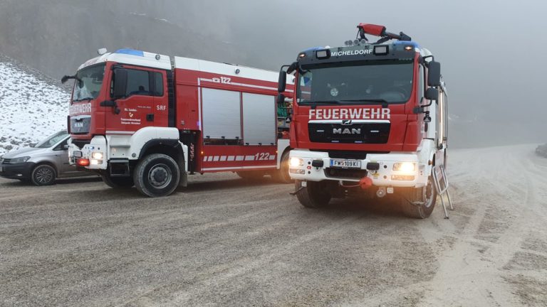 Unterstützung des Rettungsdienstes bei Bergung aus Lader, 17. Dezember 2020