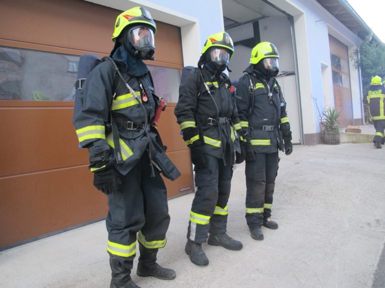 Zimmerbrand bei einem landwirtschaftlichem Objekt, 3. Oktober 2021