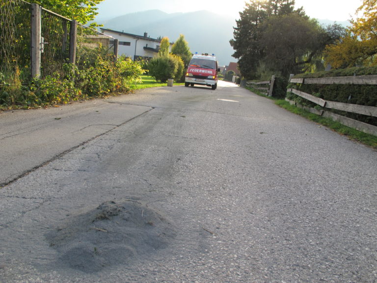 Ölspur durch Micheldorf, Beseitigung durch den Verursacher und die FF Micheldorf
