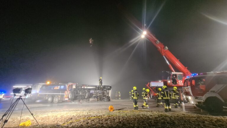 Anhänger Bergung in Nußbach, 13. Februar 2023