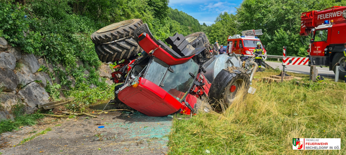 Traktor mit Güllefaß abgestürzt, Grünburg, 21. Juli 2023