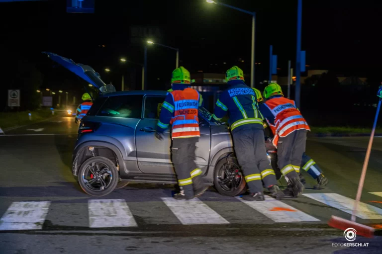 Aufräumarbeiten nach Verkehrsunfall auf der B138, 30. April 2024