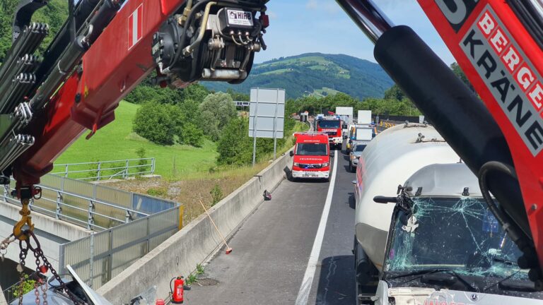Schwerer LKW Unfall auf der A9, Micheldorf, 29. Mai 2024