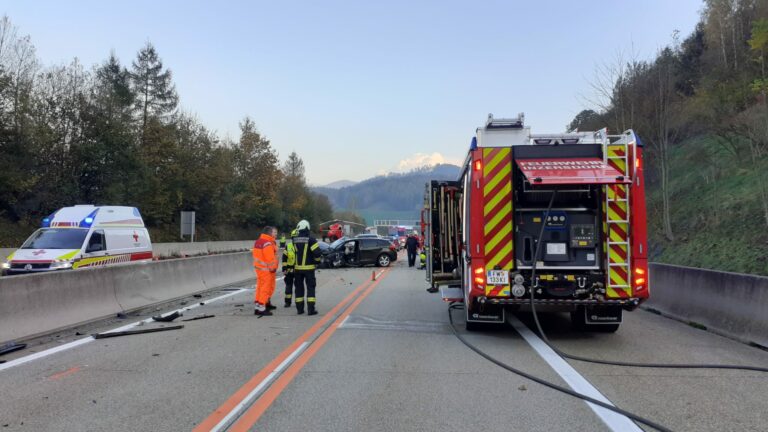 3 PKW in schweren Unfall auf der A9 verwickelt 30. Okt. 2024