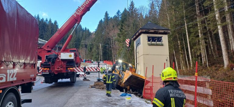 Bergung eines Radladers in Grünau im Almtal