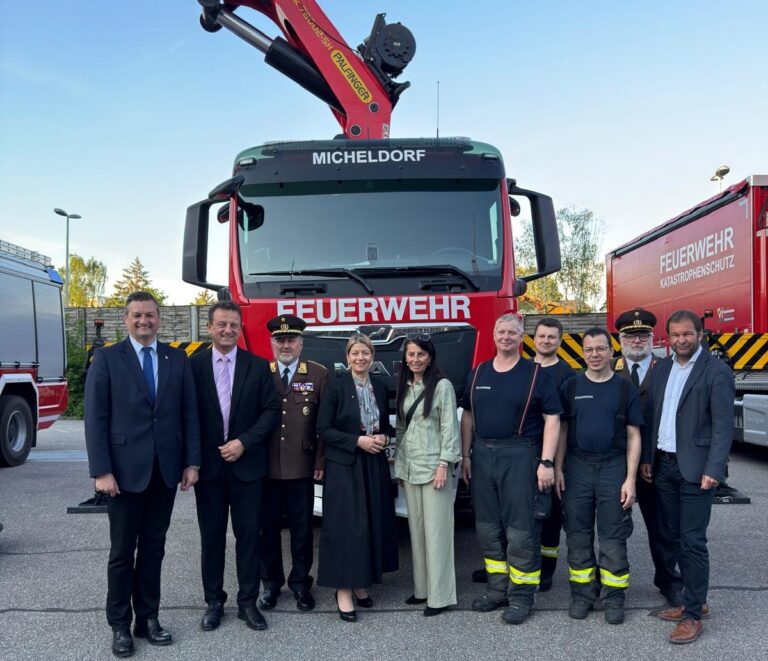 Offizielle Übergabe des neuen Stützpunktfahrzeugs
