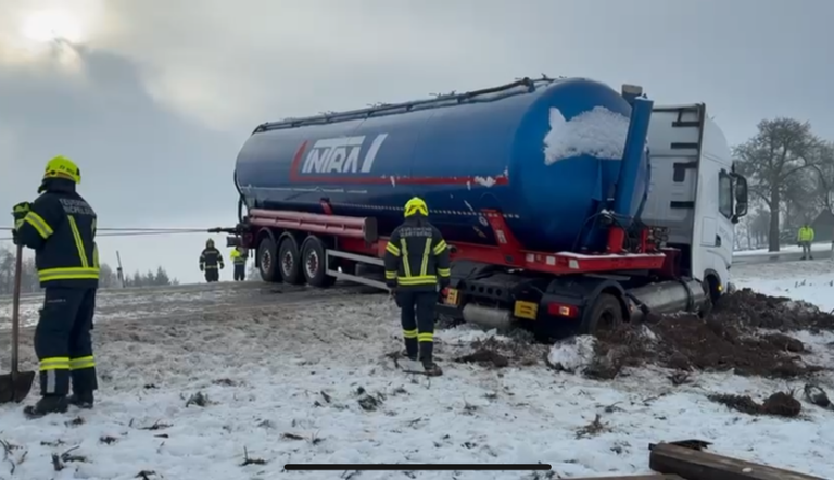 LKW Bergung in Wartberg am 09. Jänner 2026