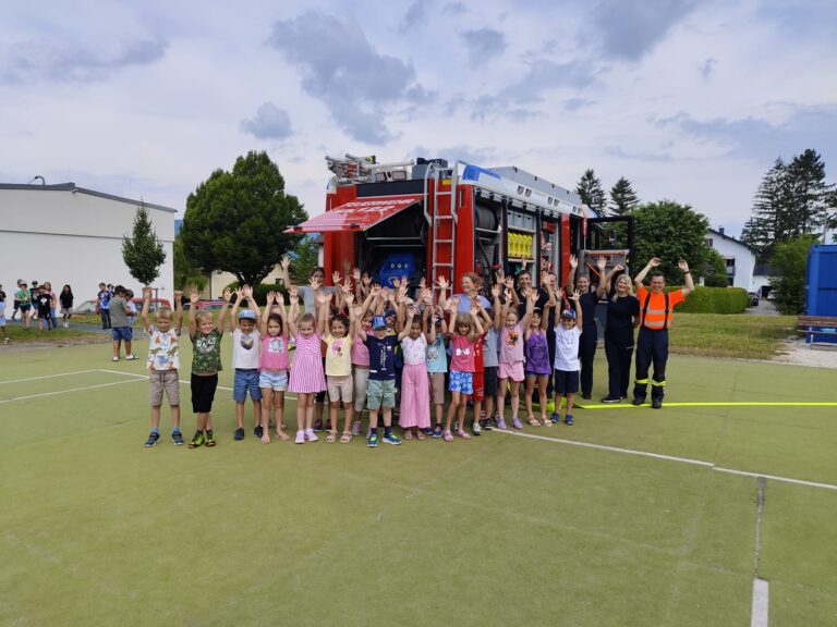 Besuch der Feuerwehr in der Volksschule Micheldorf